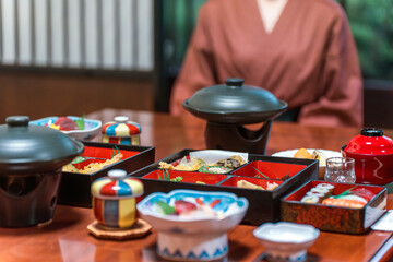 Meals at hot spring inns, in-room dining, and dinner
