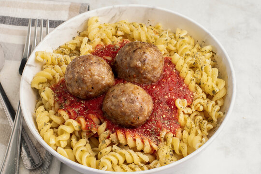 rotini with meatballs and suce