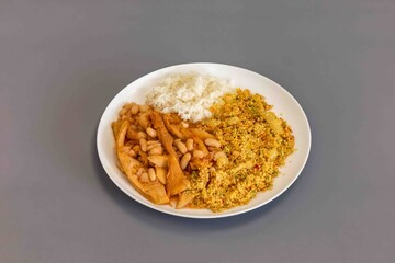 A classic Brazilian dish known as dobradinha, prepared with beef tripe, white beans, and tropical spices, served with traditional farofa made with toasted cassava flour.
