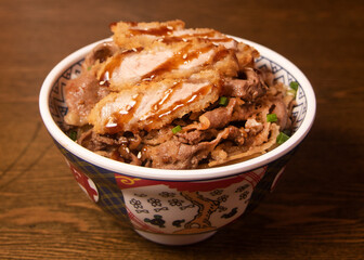 とんかつ牛丼