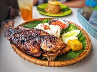 grilled tilapia, white rice and fresh pegetables and chili sauce served