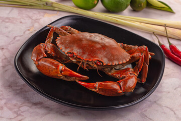 Gourmet steamed crab served lime