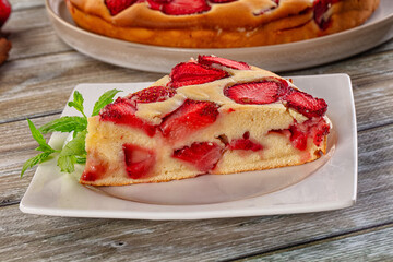 Strawberry pie tart served mint