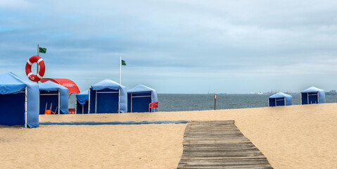 Cabanes de la plage du Seigneur de Pierre à Gulpilhares, Portugal