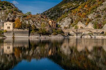 Fototapeta premium Lake San Domenico is an artificial lake in Abruzzo, in the municipality of Villalago (L'Aquila). Known for its emerald waters, it is located within the Sagittario Gorges.