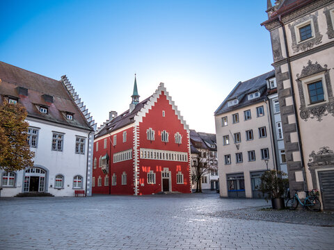 Ravensburg, Deutschland: Sonnenaufgang hinter dem Rathaus