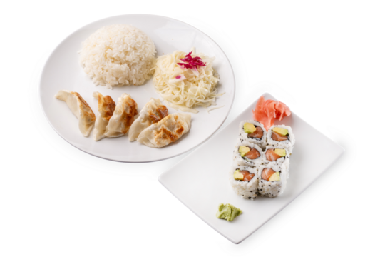 Assortiment de plats traditionnel japonais Maki et raviolis chinois