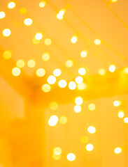 Bokeh de luces amarillas