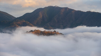 兵庫県朝来市の竹田城と雲海