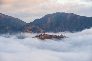 兵庫県朝来市の竹田城と雲海