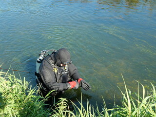 Underwater archaeologists search the Tollense river for historical artifacts.