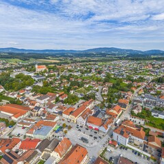 Hengersberg in Niederbayern, älteste Marktgemeinde Deutschlands, aus der Vogelperspektive