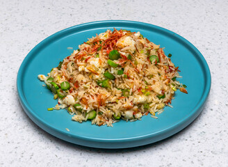 Enjoy this shrimp fried rice with fresh asparagus and crispy shallots for a healthy and delicious meal. A perfect dish for lunch or dinner!