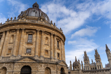 Fototapeta premium Historic domed building under cloudy sky
