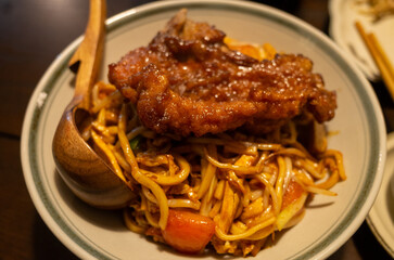 Savory noodles with glazed meat