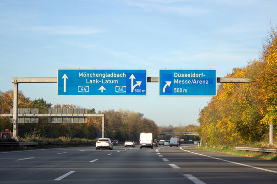 Autobahtafel, Ausfahrt D&uuml;sseldorf-Messe/Arena auf Autobahn A44
