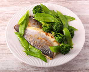 sea bass fillets with snap peas and broccoli