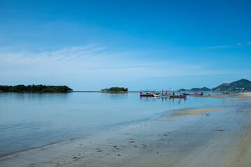 Fototapeta premium Quiet sandy beach on a beautiful sunny landscape in Koh Samui Island, Thailand