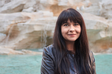 girl posing in front of Trevi's fountain