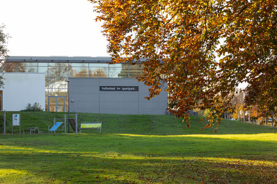 Hallenbad der Stadt Bottrop im Sportpark in Bottrop im Herbst