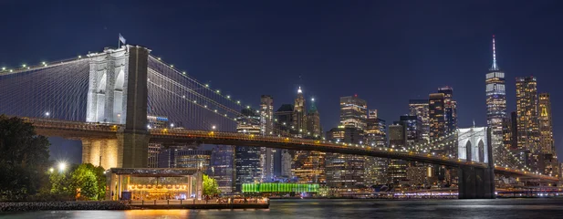 Fototapeten Brooklyn Bridge Panoramic view of the Brooklyn Bridge at night with the New York City skyline  © Arthur