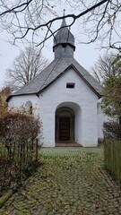 Drüggelter Kapelle, polygonaler Zentralbau am Möhnesee