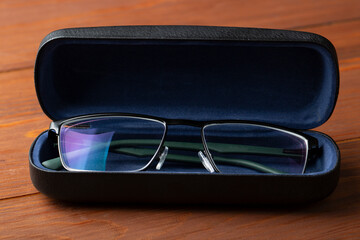 Manufacturing glasses to improve vision. New glasses for improving vision.