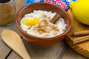 Arroz con leche, canela y limón
