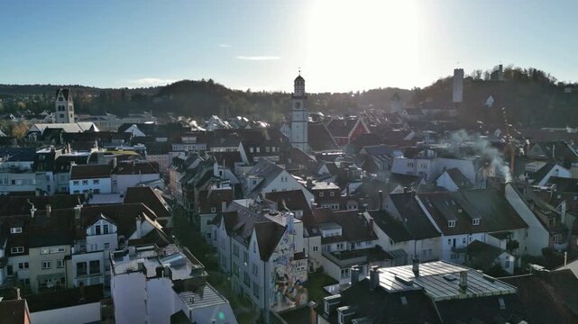 Ravensburg, Deutschland: R&uuml;ckw&auml;rtsflug mit Blick auf die Altstadt
