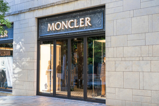 モンクレール 東京 六本木ヒルズ店