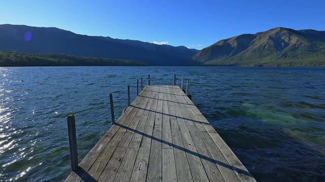 Holzsteg, See, Berglandschaft, D&auml;mmerung, Sommer, Lake Rotoiti, Saint Arnaud, Tasman Region, S&uuml;dinsel, Neuseeland, Ozeanien