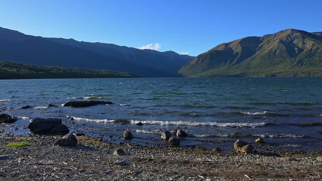 Wellen, kiesig, Ufer, Berge, blau, Himmel, Sommer, Lake Rotoiti, Saint Arnaud, Tasman Region, S&uuml;dinsel, Neuseeland, Ozeanien