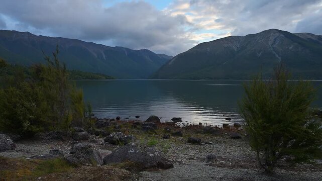 See, Spiegelung, Berge, Wolken Himmel, Abend, Sommer, Lake Rotoiti, Saint Arnaud, Tasman Region, S&uuml;dinsel, Neuseeland, Ozeanien