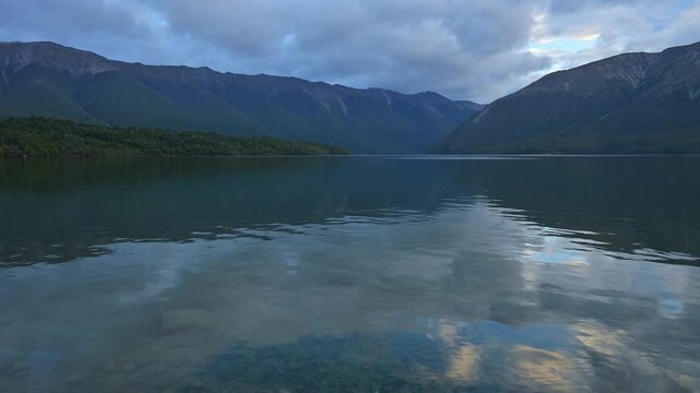 See, Spiegelung, Berge, Wolken Himmel, Abend, Sommer, Lake Rotoiti, Saint Arnaud, Tasman Region, S&uuml;dinsel, Neuseeland, Ozeanien