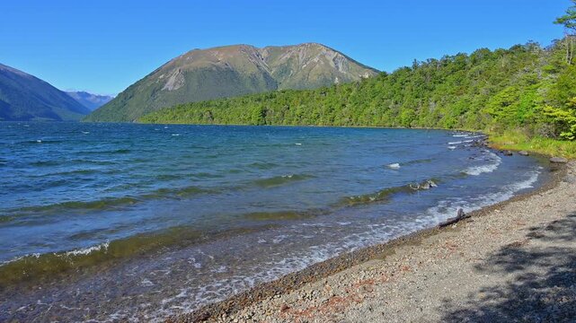 Wellen, kiesig, Ufer, Berge, blau, Himmel, Sommer, Lake Rotoiti, Saint Arnaud, Tasman Region, S&uuml;dinsel, Neuseeland, Ozeanien