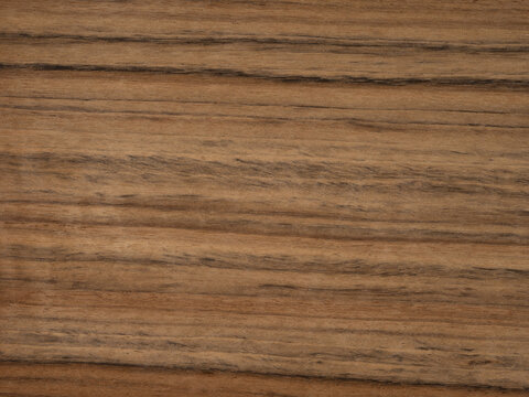 Striated Daniela veneer showcasing natural wood streaks and warm hues