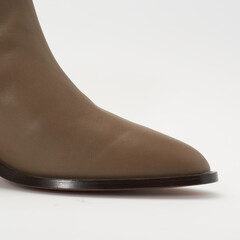 Détail Bottine mi-mollet en cuir marron