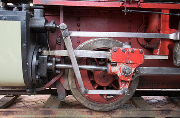 Detail einer alten Dampflokomotive mit Zylinder