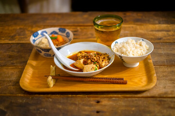 麻婆豆腐と高野豆腐の家庭料理