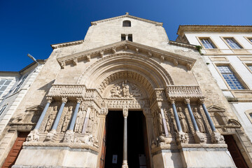 Obraz premium Saint Trophime Cathedral facade Arles France architecture