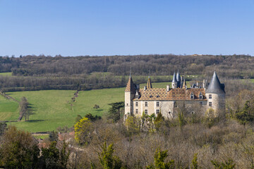 Fototapeta premium Chateau de La Rochepot standing on hill in Bourgogne