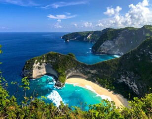 Obraz premium Coastal view of a vibrant beach embraced by cliffs and turquoise ocean under a clear blue sky