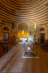 Obraz premium San Galgano hermitage interior showing altar and tomb