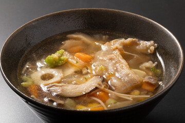 豚バラ肉と野菜のスープ
