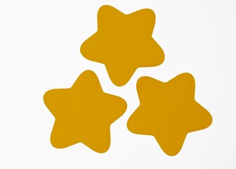 Naklejka premium A versatile 3D illustration featuring a group of three yellow stars with rounded edges, scattered and isolated against a clean white background