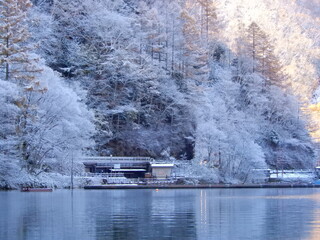 雪化粧をした大正池