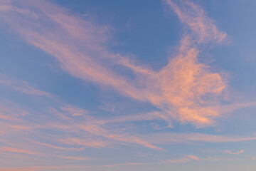 降下する夕雲