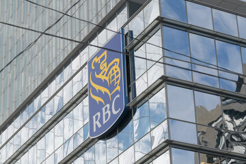 Fototapeta premium corporate logo sign of the Royal Bank of Canada at RBC WaterPark Place, a business centre, located at 88 Queens Quay W, Toronto