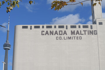 Fototapeta premium west elevation of Canada Malting Co North Silos, 9 Eireann Quay, Toronto