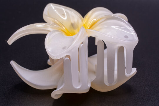 Haarklemme f&uuml;r Kinder mit einer Bl&uuml;te
Children's hair clip with a flower